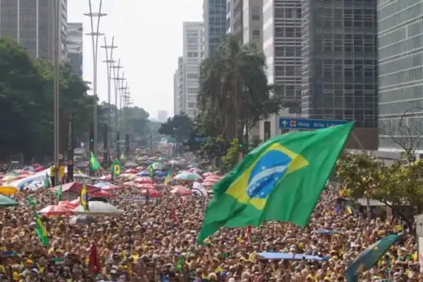 Atos bolsonaristas mobilizam várias cidades neste domingo (1º)