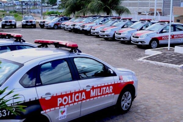 Homem é detido após matar colega com golpes de pá na cabeça