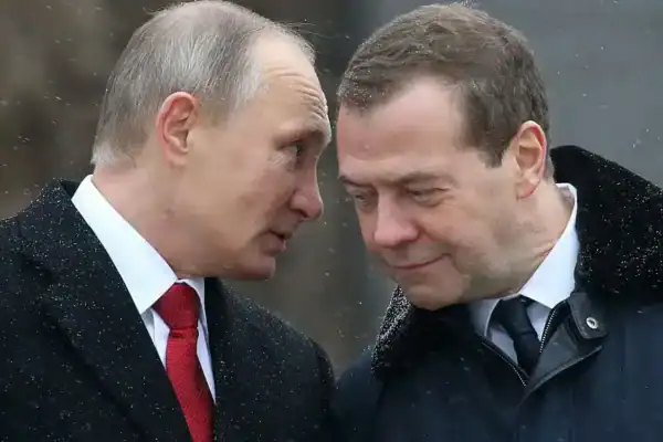 Medvedev diz que terceira guerra mundial pode começar se Trump mantiver ações militares