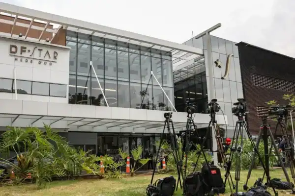 Entidades denunciam ameaças a repórteres que cobrem internação de Bolsonaro