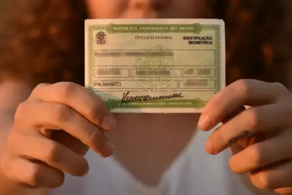 Brasileiros no exterior têm até 6 de maio para regularizar título eleitoral para as Eleições 2026
