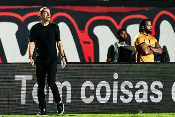 Ex-técnico do Flamengo é acionado na Justiça por venda de Land Rover com defeitos