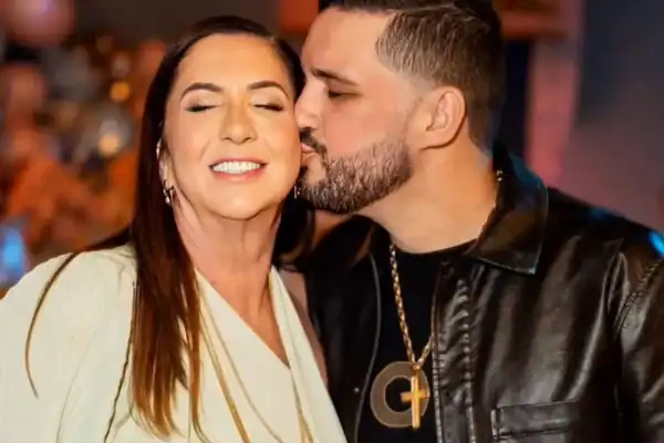 Após separação, mãe de Virgínia retoma interação com ex e internautas especulam reconciliação