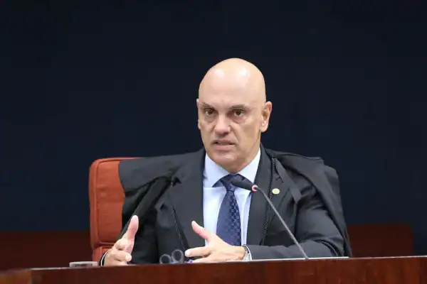 Ministros do STF pedem a Moraes prisão domiciliar para Jair Bolsonaro