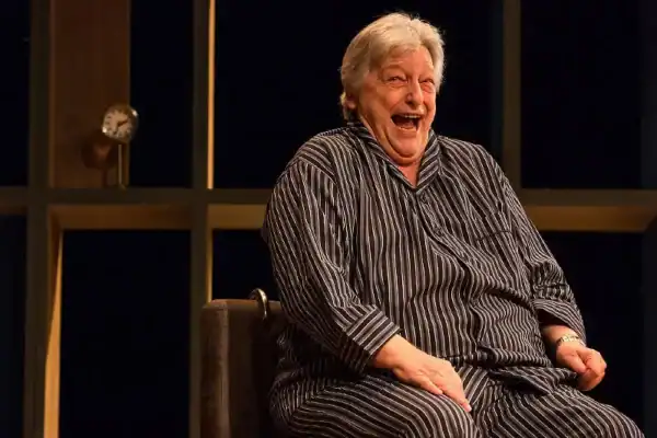 Ator da Globo recebe alta hospitalar e se diz totalmente recuperado