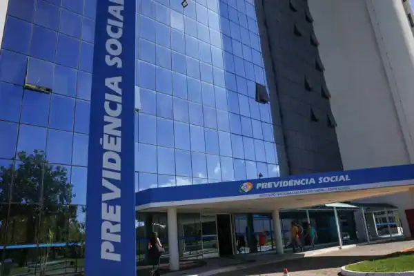 Governo antecipa 13º salário de aposentados e pensionistas do INSS; confira o calendário