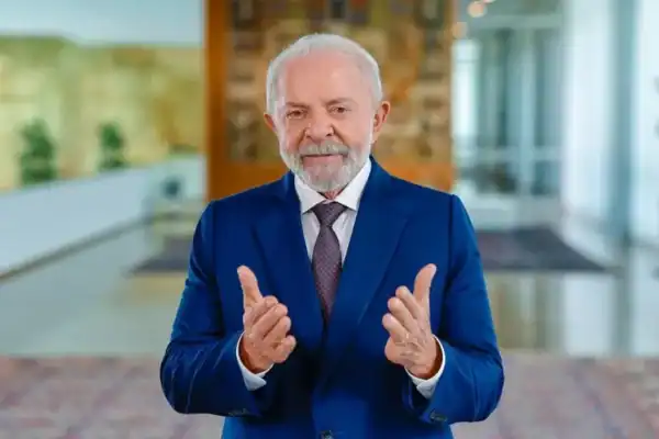 Lula confirma que disputará reeleição durante evento em SP