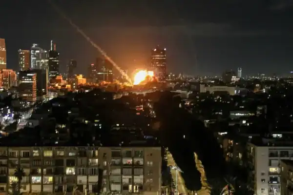 Irã reage a Trump e ameaça atacar infraestrutura de petróleo e energia no Oriente Médio