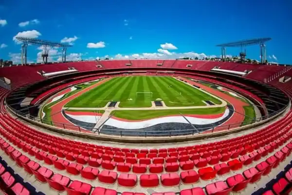 Torcida do São Paulo picha muros do Morumbis após derrota para Palmeiras e exige saída de Rui Costa