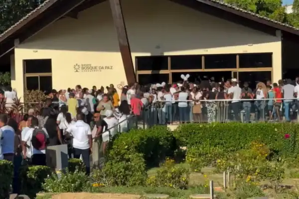 Caso Thamiris: adolescente de 14 anos é enterrada em meio a comoção