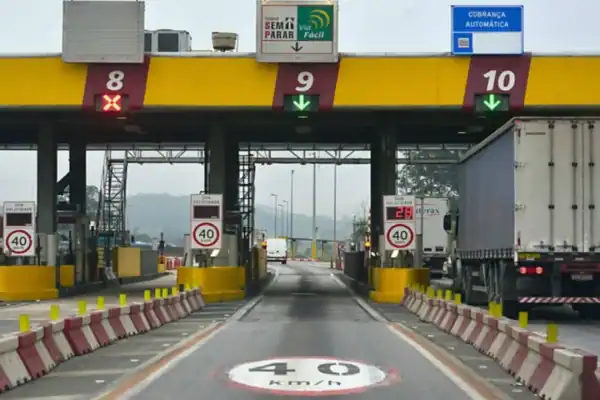 Projeto para isenção de pedágio a idosos avança na Câmara e anima motoristas