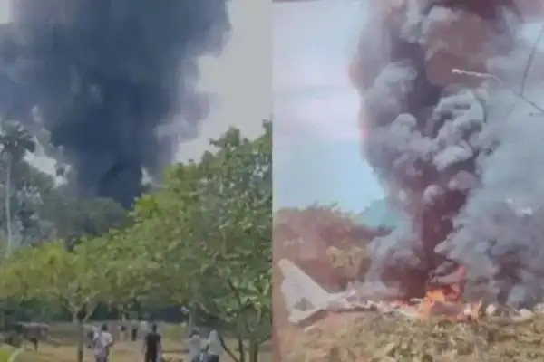 Avião cai com mais de cem pessoas a bordo durante decolagem