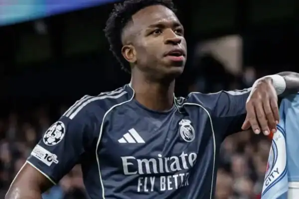 Vini Jr. é vaiado em evento em Madri e reage de forma surpreendente