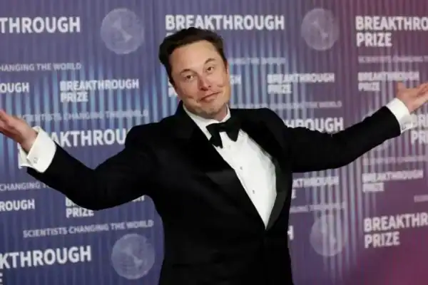 Idosa de 82 anos envia R$ 60 mil acreditando namorar Elon Musk