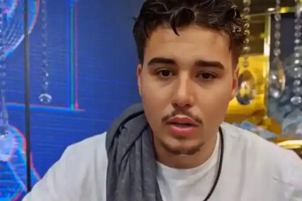 Ex-BBB Pedro Espindola retorna publicamente após dois meses de internação em clínica psiquiátrica