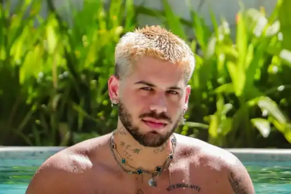 Zé Felipe exibe corpo nas redes e recebe cantada de influenciadora recém-separada