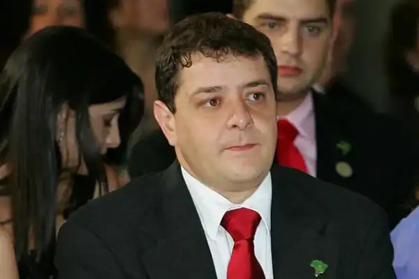 Relator da CPMI do INSS solicita prisão preventiva de Lulinha