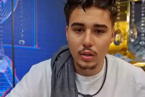 Ex-BBB Pedro se envolve em confusão e é agredido em barbearia dias após deixar clínica