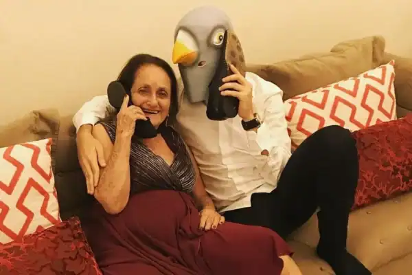 Influenciadora Amália Theresa da Silva, conhecida como Vó da Pomba, morre aos 96 anos