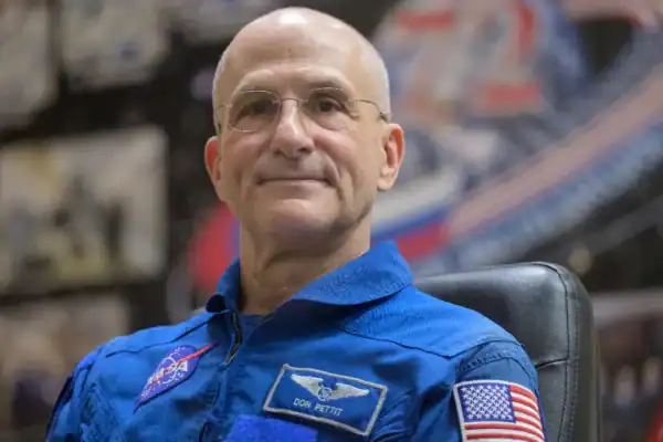 Suposto ovo alienígena? Astronauta divulga foto de objeto ‘estranho’ e gera repercussão