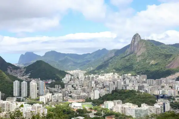 Renan Santos, pré-candidato pelo MBL, propõe separar o Rio de Janeiro do Brasil