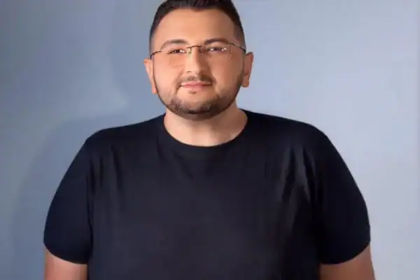 Influenciador Walker Leal é encontrado morto em casa e investigação aponta infarto