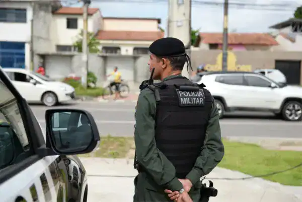 Mulher é morta a facadas com filho no colo ao recusar dar dinheiro a assaltante