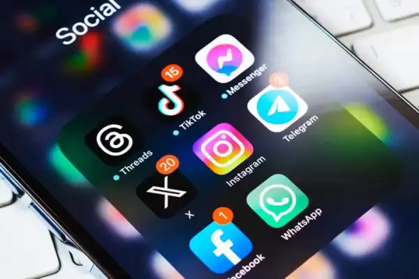 Redes sociais superam televisão como principal fonte de notícias políticas no Brasil, aponta pesquisa