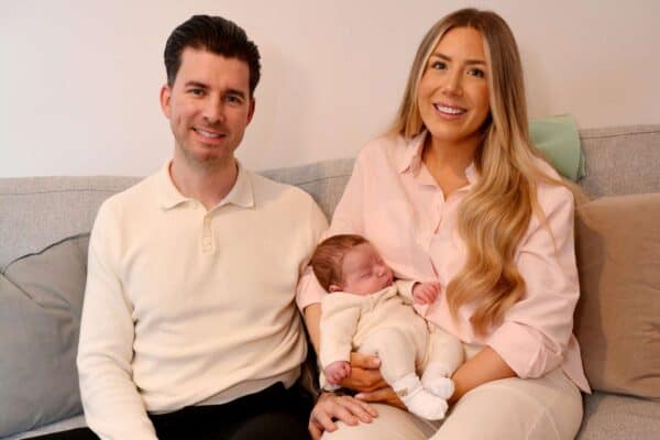 Mulher sem útero dá à luz no Reino Unido após receber transplante experimental de útero