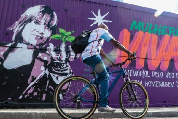 Tainara recebe homenagem na Marginal Tietê dois meses após feminicídio