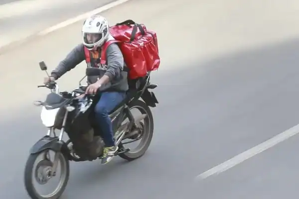 Regulamentação do trabalho por aplicativos propõe R$ 8,50 mínimo por entrega