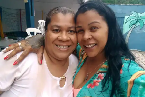 Mãe de empresária morta com moedas na boca faz revelações