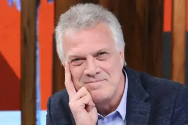 Pedro Bial pode assumir BBB 26 no lugar de Tadeu Schmidt? Veja detalhes
