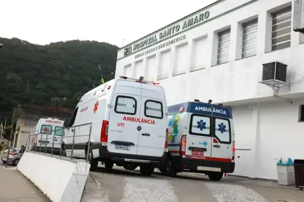Mulher atropela PM ao tentar atingir companheiro durante discussão