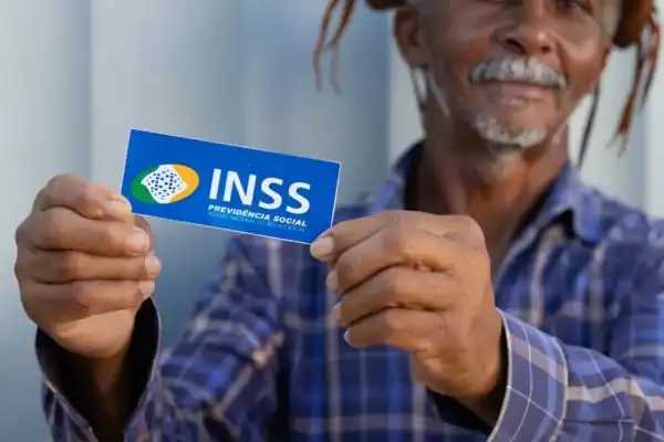 Dinheiro na conta: INSS libera pagamento da 1ª parcela do 13º salário nesta sexta (24)