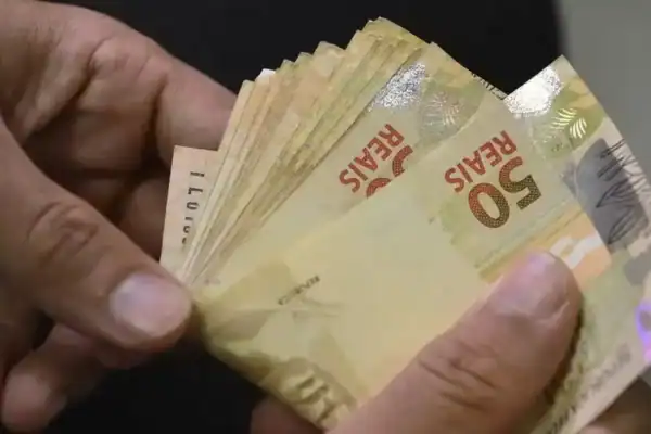 Governo planeja ‘trava’ em salários e benefícios; entenda