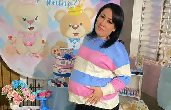 Câmeras de segurança registram momento em que mulher é morta com a filha no colo
