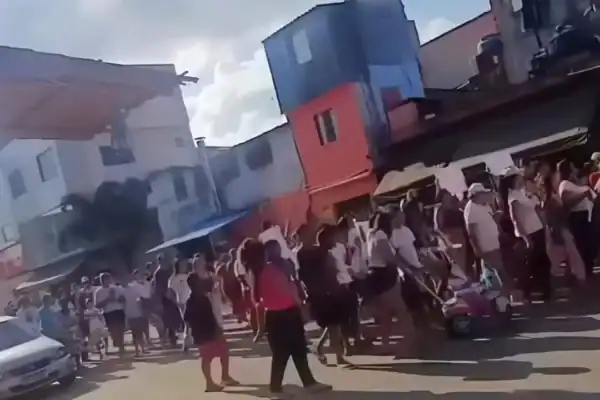 Moradores realizam passeata por justiça após estupro coletivo de duas crianças em São Paulo