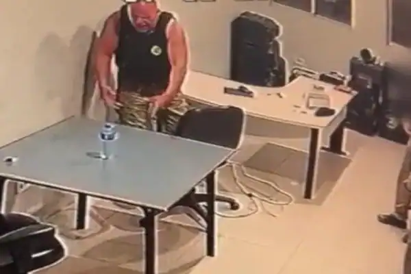 Cabo da PM é preso após agredir colega e se despir em confusão dentro de quartel