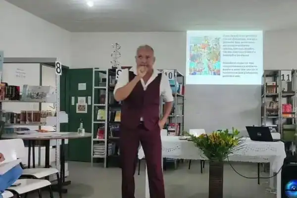 Diretor de escola é preso sob acusação de abuso sexual contra aluno autista