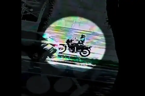 Vídeo mostra suspeito do desaparecimento de primas trafegando de moto em Maringá