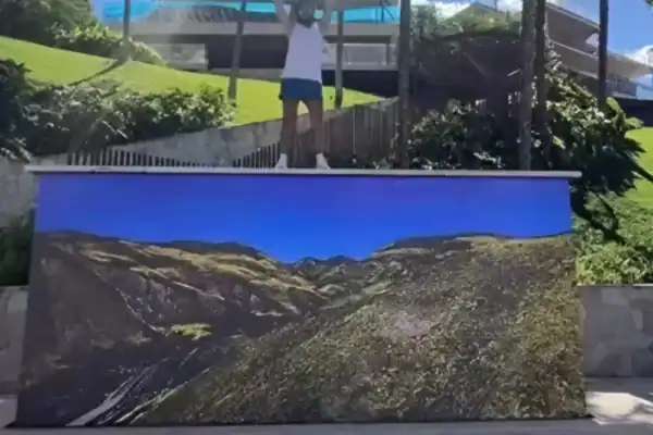 Veja quanto custou a brincadeira que danificou o telão na mansão de Virginia Fonseca
