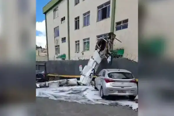 Sobrevivente de queda de avião em BH é visto em hospital após acidente que matou seu pai
