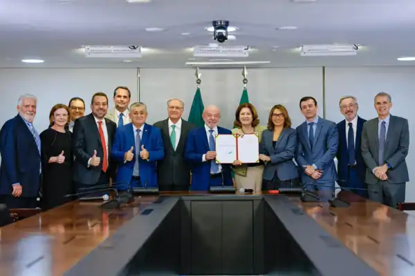 Lula decreta o fim da ‘taxa das blusinhas’ sobre compras internacionais de até 50 dólares