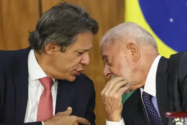Aliados dizem que saída de Haddad motivou Lula a revogar ‘taxa das blusinhas’
