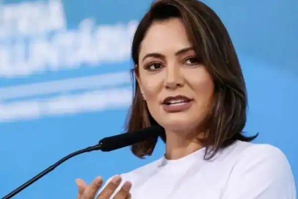 Michelle Bolsonaro volta a ser cogitada no PL para Presidência caso pré-candidatura de Flávio enfrente dificuldades
