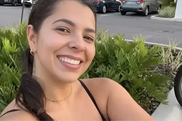 Brasileira detida nos EUA após vídeo polêmico com o filho no ‘Close Friends’
