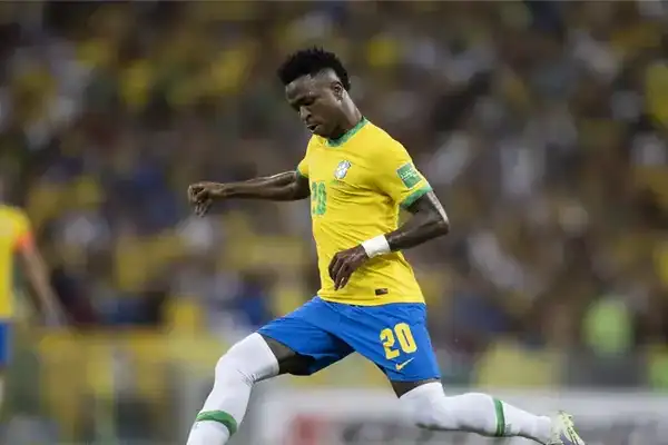 Chegada de Vini Jr. e Virginia à Copa do Mundo após separação