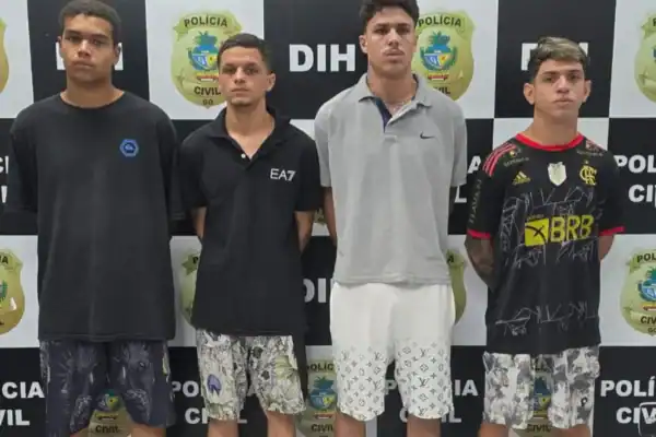 Quatro homens são presos acusados de decapitar mulher viva em tribunal do crime em Goiânia