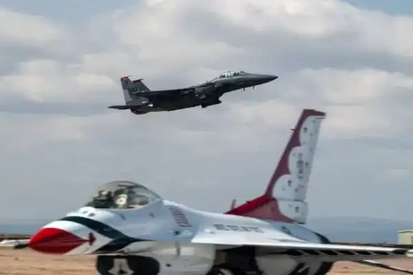 Aviões da Força Aérea dos EUA colidem e explodem durante apresentação em Idaho